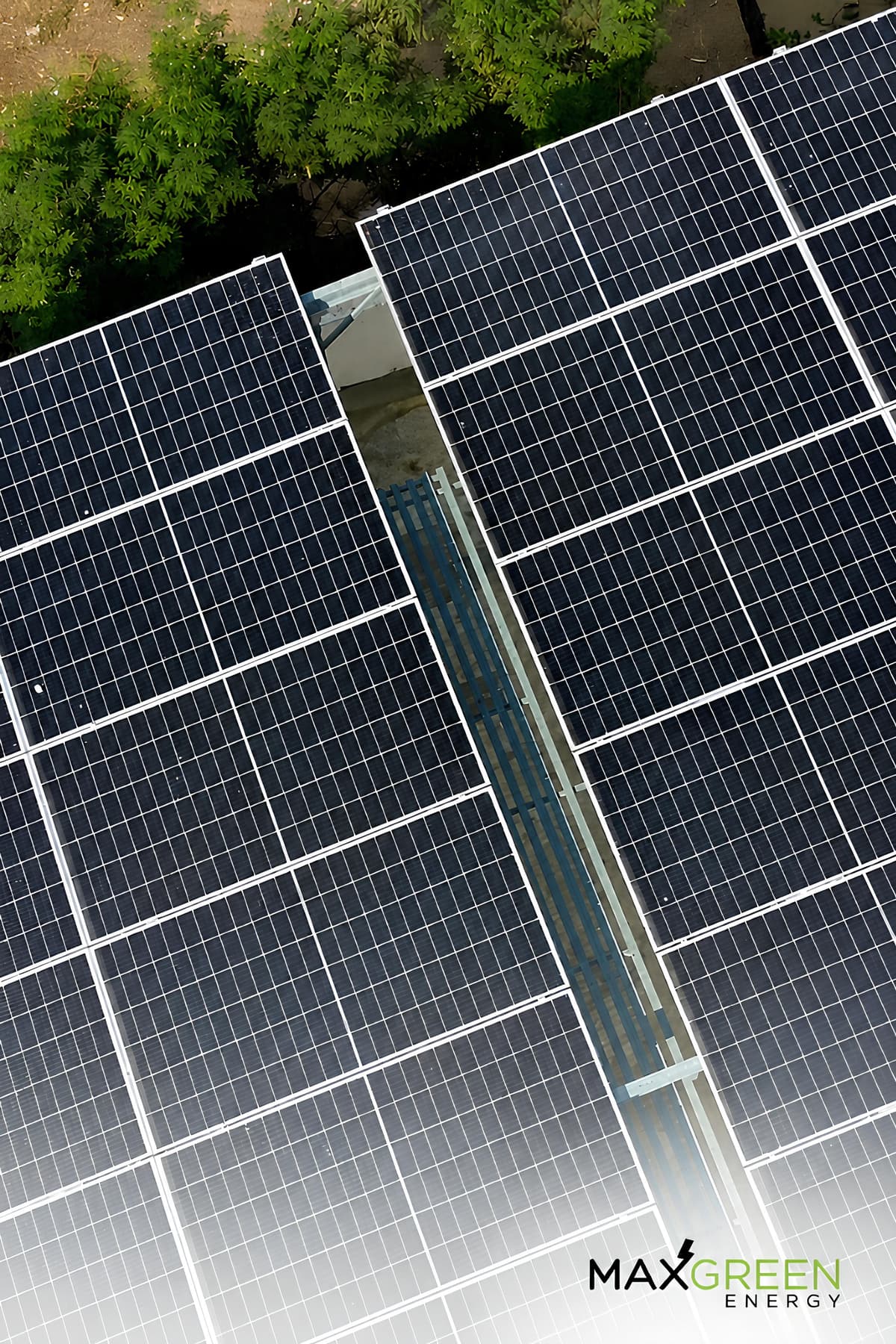 MaxGreen Energy solar installation team